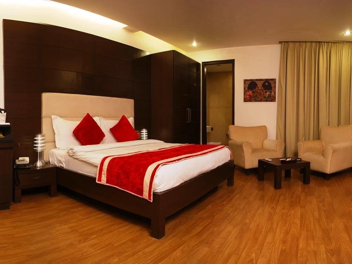 Hotel La Suite New Delhi Exterior photo